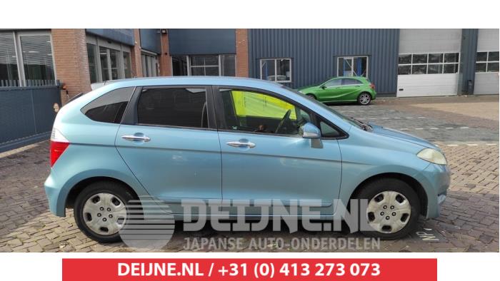 Honda FR-V Front door 4-door, right O484749
