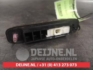 Toyota Yaris Schakelaar achterklep O485297 foto 2
