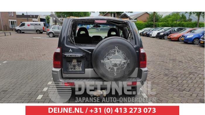 Mitsubishi Pajero Ruitenwissermotor achter O485681