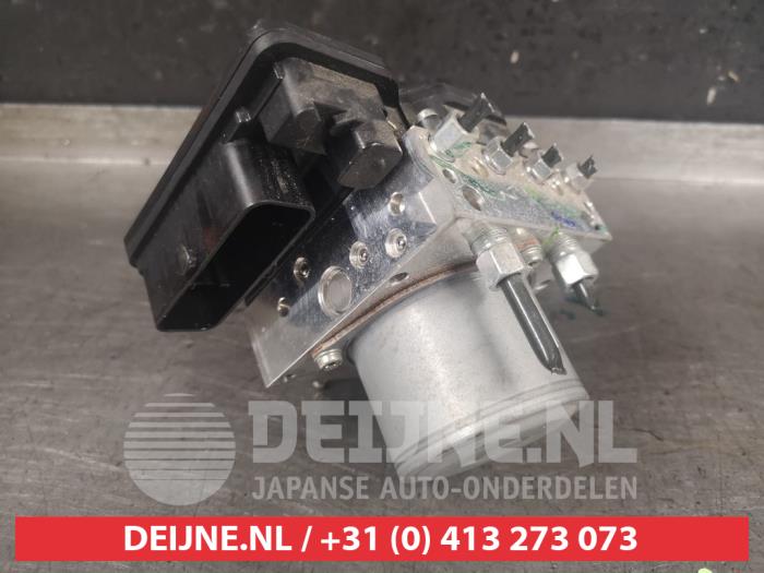 Nissan Leaf ABS Pomp O485819