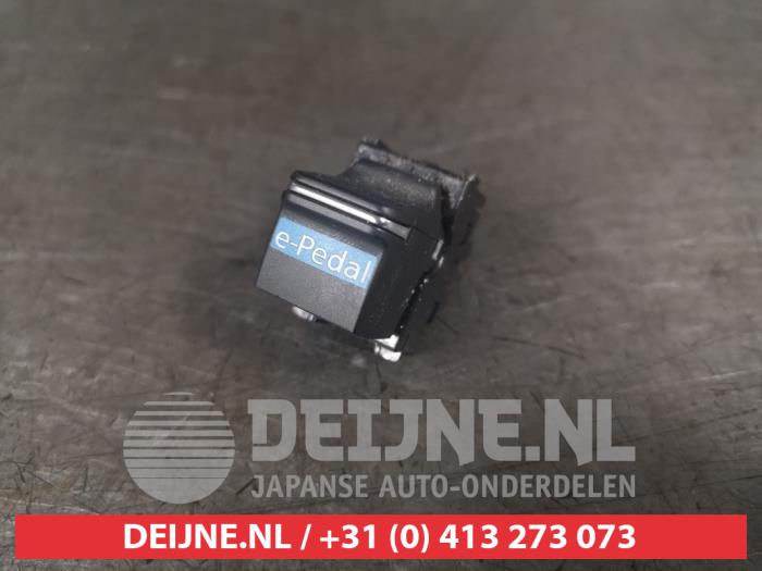 Nissan Leaf Schalter (sonstige) O485972