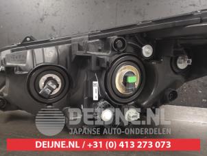 Honda CR-V Headlight, right O486235 photo 3