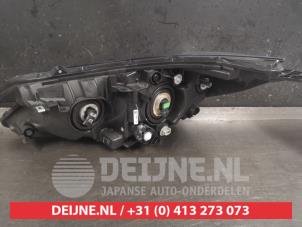 Honda CR-V Headlight, right O486235 photo 2