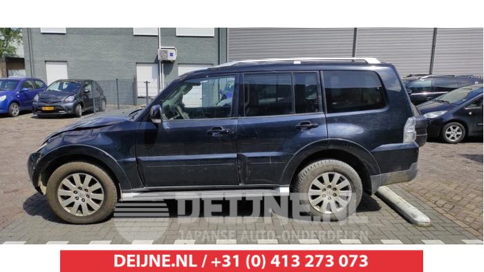 Mitsubishi Pajero Door window 4-door, front left O486366