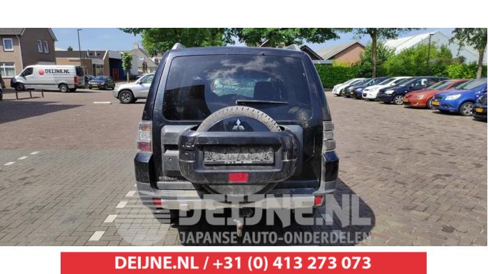 Mitsubishi Pajero Tailgate O486378