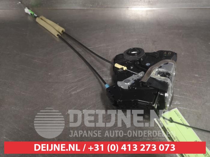 Toyota Prius Plus Deurslot Mechaniek 4Deurs rechts-voor O486761