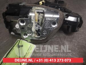 Toyota Prius Plus Front door lock mechanism 4-door, right O486761 photo 2
