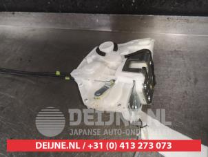 Suzuki Splash Front door lock mechanism 4-door, right O487957 photo 3