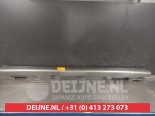 Gebruikte Sideskirt links Toyota Corolla Verso (R10/11) 2.2 D-4D 16V Cat Clean Power Prijs € 75,00 Margeregeling aangeboden door V.Deijne Jap.Auto-onderdelen BV