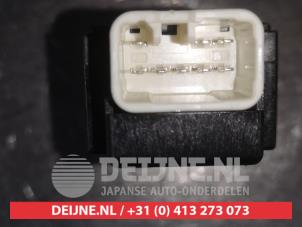 Lexus CT 200h Radio condensator O488050 foto 3