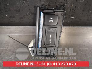 Lexus CT 200h AUX/USB aansluiting O488067 foto 2
