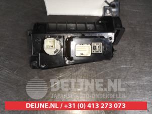 Lexus CT 200h AUX/USB aansluiting O488067 foto 3