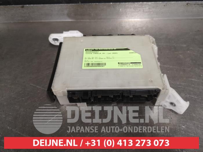 Toyota Corolla Fuse box O488387