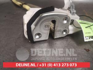 Mazda 2 Front door lock mechanism 4-door, right O488867 photo 3