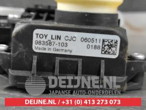 Toyota Yaris Fenstermechanik 4-türig links vorne O488932 foto 3