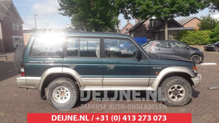 Mitsubishi Pajero Portierruit 4Deurs rechts-voor O489834