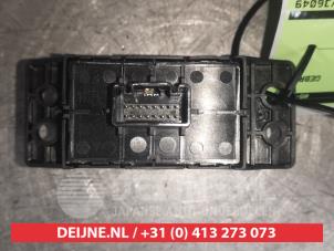 Nissan Juke Handrem schakelaar O490276 foto 2