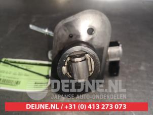 Lexus IS Mechanical fuel pump O490337 photo 2