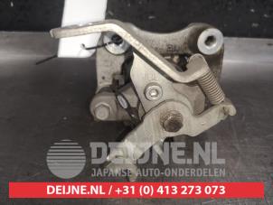 Toyota Prius Rear brake calliper, left O490484 photo 2