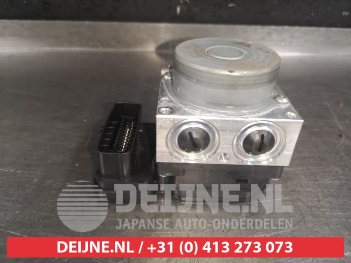Gebruikte ABS Pomp Toyota Prius (ZVW5) 1.8 16V Hybrid Prijs € 200,00 Margeregeling aangeboden door V.Deijne Jap.Auto-onderdelen BV