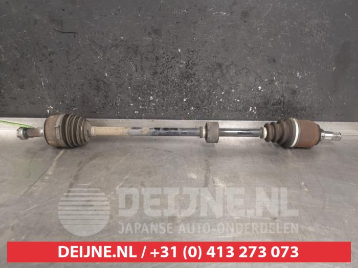 Gebruikte Aandrijfas links-voor Honda FR-V (BE) 1.7 16V Prijs € 50,00 Margeregeling aangeboden door V.Deijne Jap.Auto-onderdelen BV