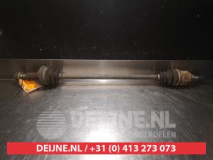 Gebruikte Aandrijfas links-achter Nissan X-Trail (T30) 2.5 16V 4x4 Prijs € 35,00 Margeregeling aangeboden door V.Deijne Jap.Auto-onderdelen BV