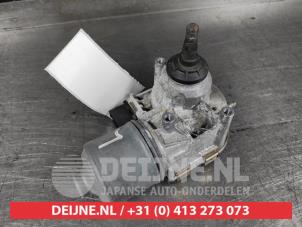 Gebruikte Ruitenwissermotor voor Kia Carens IV (RP) 1.7 CRDi 16V Prijs € 30,00 Margeregeling aangeboden door V.Deijne Jap.Auto-onderdelen BV