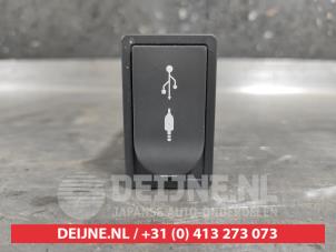 Lexus CT 200h AUX / USB connection O493164 photo 2