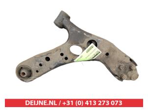 Lexus CT 200h Front lower wishbone, left O493179 photo 2