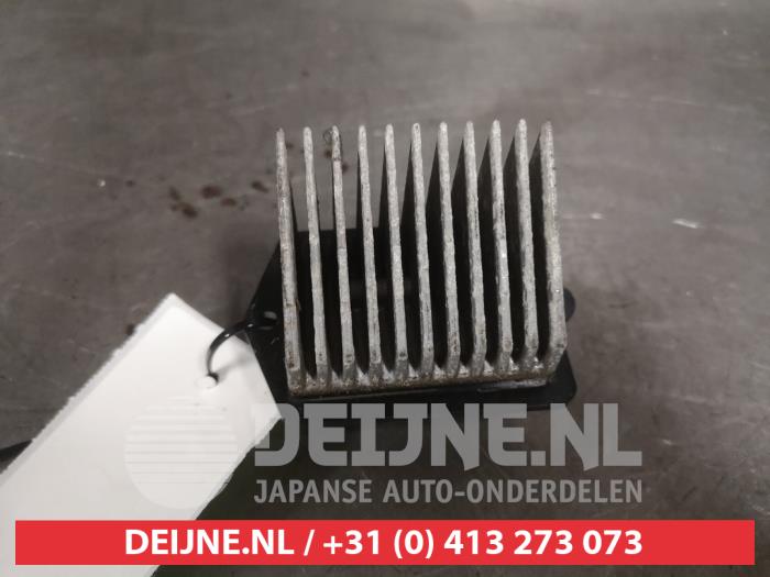 Mazda 323F Heizung Widerstand O495331