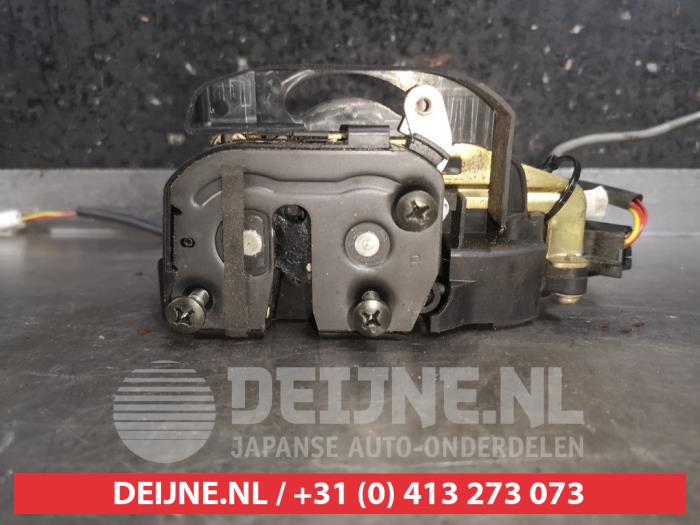 Mazda 323F Deurslot Mechaniek 4Deurs rechts-voor O495338