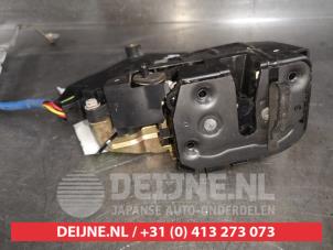 Mazda 323F Deurslot Mechaniek 4Deurs rechts-achter O495339 foto 2