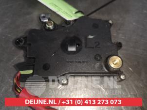 Mazda 323F Central locking motor O495341 photo 2