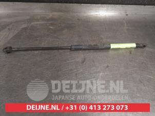 Gebruikte Kofferdekseldemper rechts-achter Hyundai i30 Wagon (GDHF5) 1.6 CRDi 16V VGT Prijs € 20,00 Margeregeling aangeboden door V.Deijne Jap.Auto-onderdelen BV