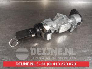 Mazda 5 Kontaktslot+Sleutel O495606 foto 2