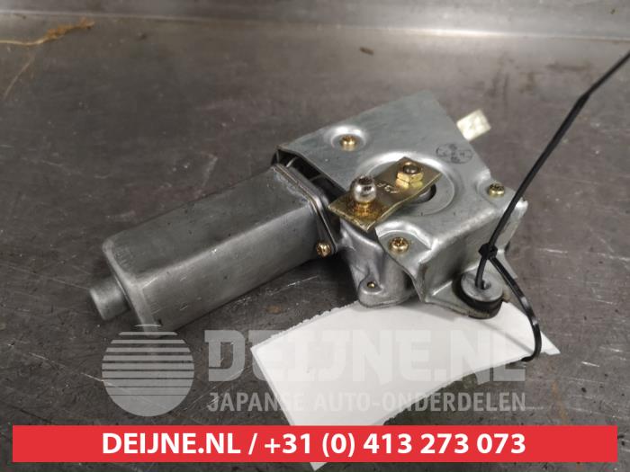 Suzuki Swift Ruitenwissermotor achter O301328