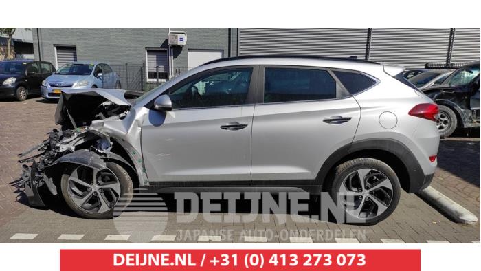 Hyundai Tucson Extra window 4-door, left O495943