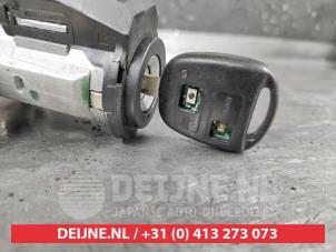 Toyota Yaris Kontaktslot+Sleutel O497241 foto 2