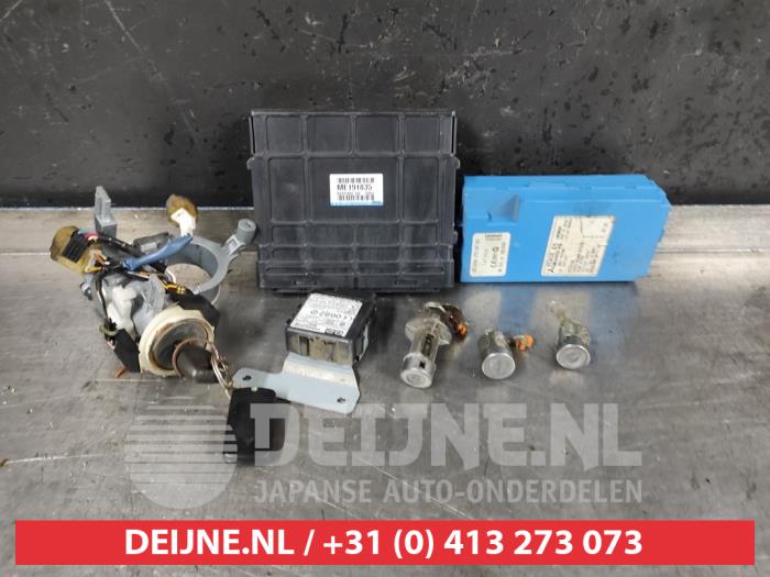 Mitsubishi Pajero Kontaktslot+Sleutel O497336