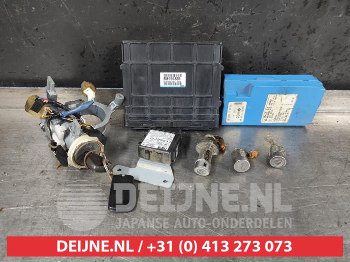 Mitsubishi Pajero Slotenset Cilinder (compleet) O497337