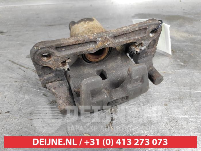 Mitsubishi Pajero Remklauw (Tang) links-achter O497343
