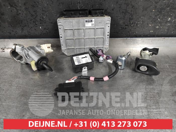 Toyota Yaris Ignition lock + key O497443