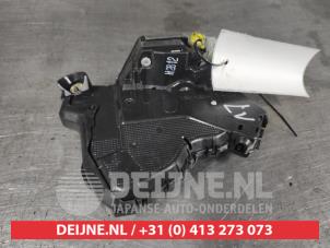 Toyota Verso Door lock mechanism 4-door, front left O498371 photo 2