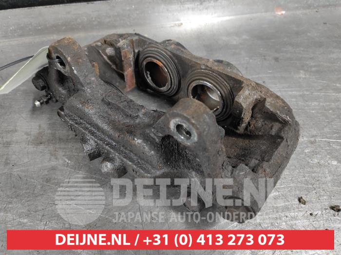 Remklauw (Tang) links-voor van een Toyota Land Cruiser (J12) 3.0 D-4D 16V 2006
