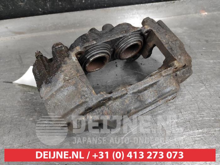 Remklauw (Tang) links-voor van een Toyota Land Cruiser (J12) 3.0 D-4D 16V 2006