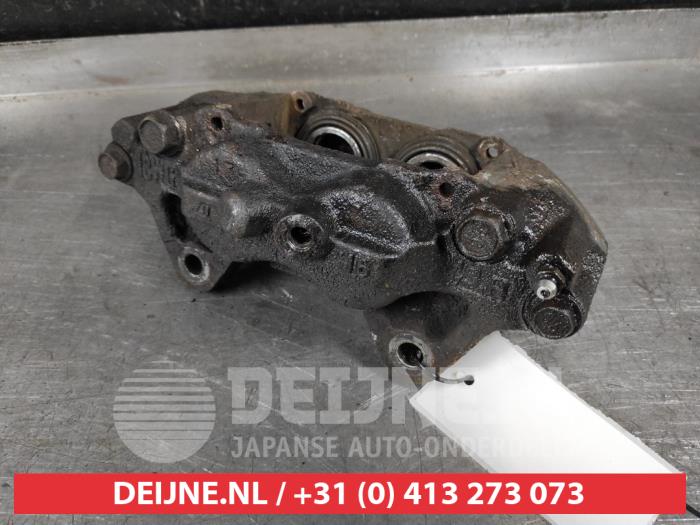 Remklauw (Tang) links-voor van een Toyota Land Cruiser (J12) 3.0 D-4D 16V 2006