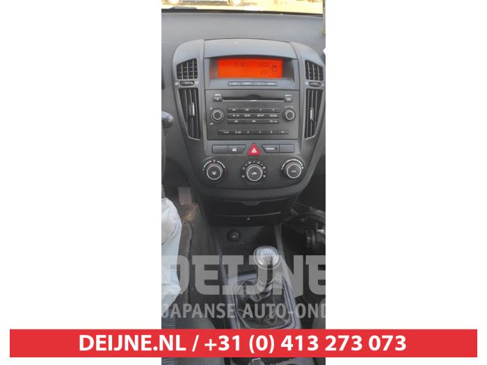 Gebruikte Display Interieur Kia Cee'd (EDB5) 1.4 CVVT 16V Prijs € 30,00 Margeregeling aangeboden door V.Deijne Jap.Auto-onderdelen BV