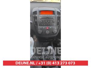 Gebruikte Display Interieur Kia Cee'd (EDB5) 1.4 CVVT 16V Prijs € 30,00 Margeregeling aangeboden door V.Deijne Jap.Auto-onderdelen BV