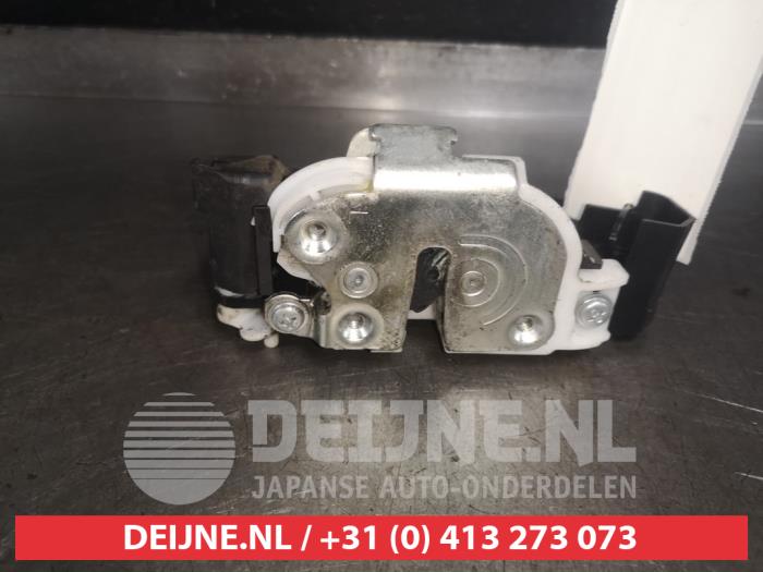Mitsubishi Colt Deurslot Mechaniek 4Deurs links-achter O499906