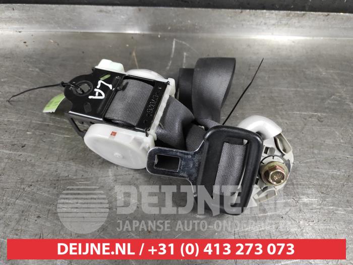 Toyota Avensis Verso Sicherheitsgurt links hinten O500022